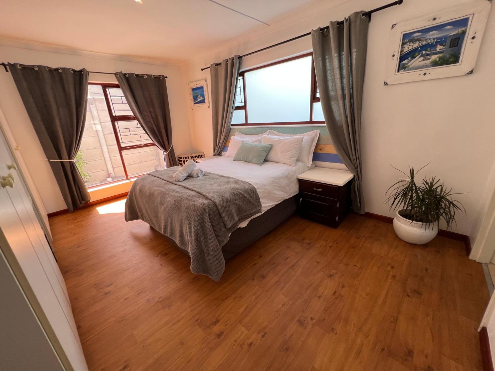 Coastal House: 3br+private Entrance+self Catering Holiday home *